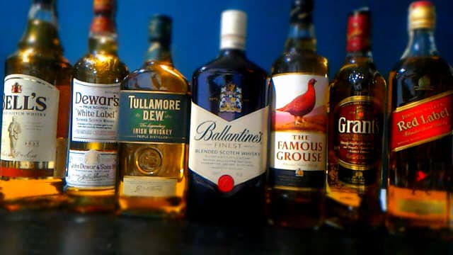 Ile kosztuje whisky Ballantines? Sprawdź ceny i wersje już teraz