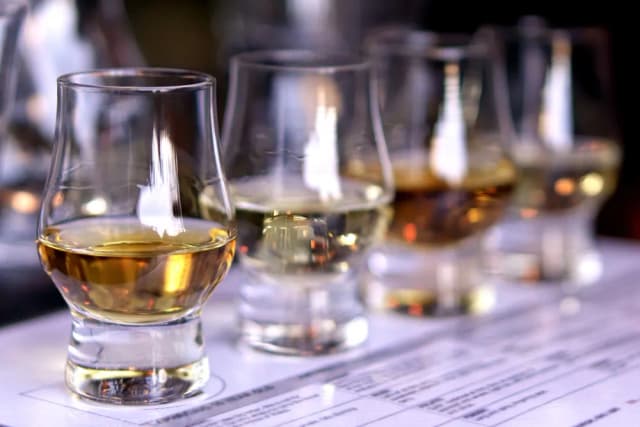 Jaka jest dobra whisky? Odkryj najlepsze opcje dla każdego smakosza