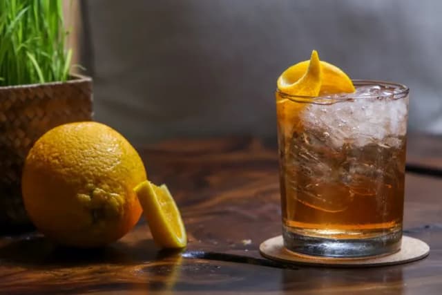 Z czym pić whisky Ballantine's? Odkryj najlepsze połączenia smakowe